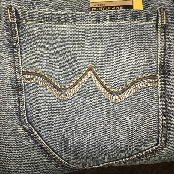 Men’s DKNY light wash jeans. Size 38 x 32. - Picture 3 of 5